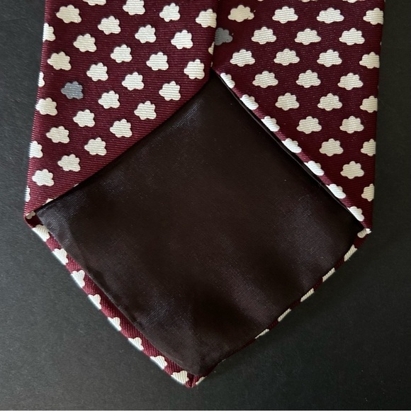 Vintage Tie Tree 100% Silk Tie, Pattern Shows Puffy White and Grey Clouds - Picture 6 of 8